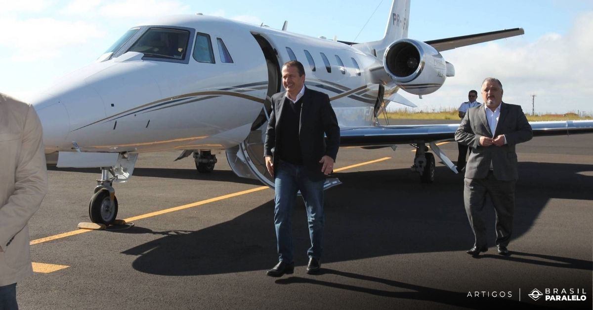 Eduardo Campos e o avião suspeito do acidente