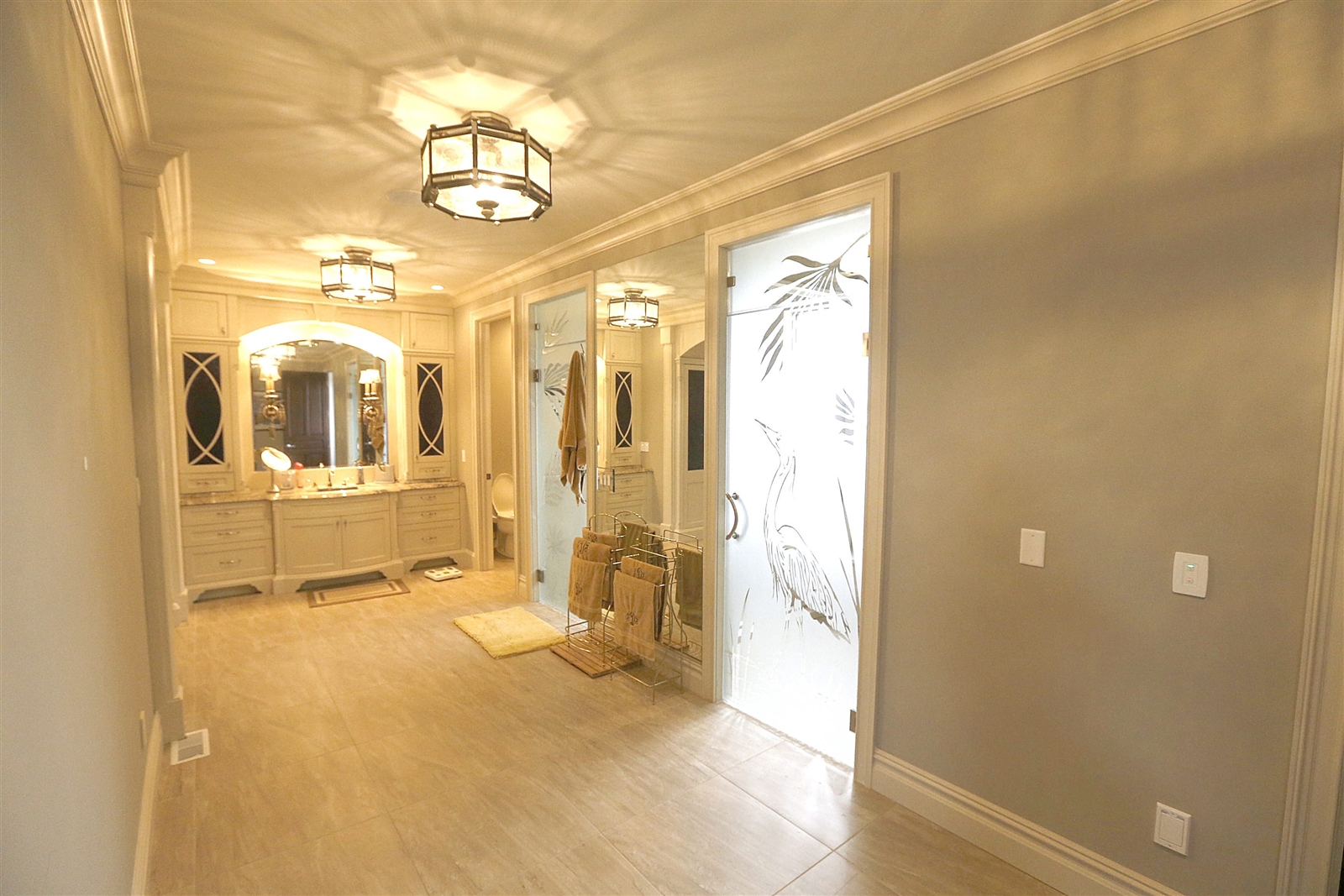 mansion master bathoom