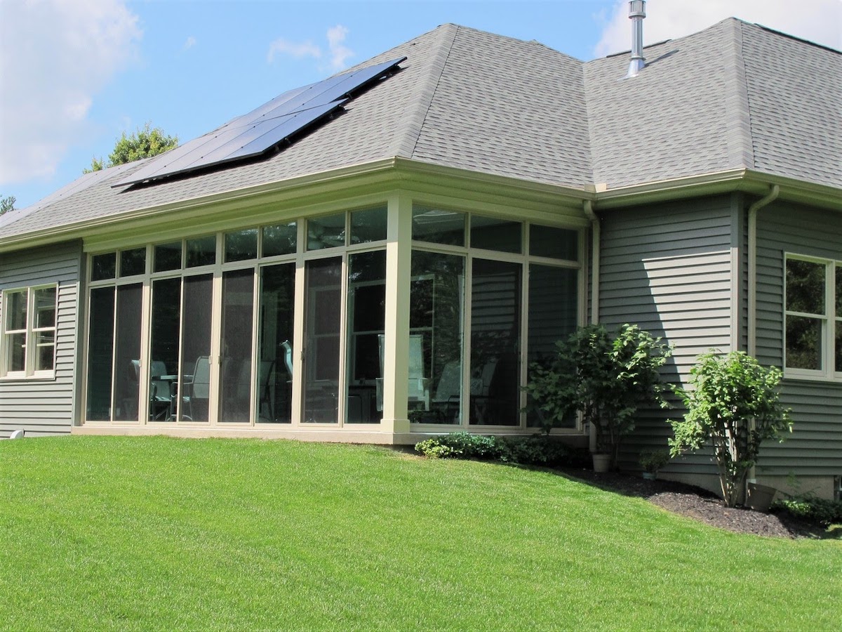 solar panel on a custom natale home