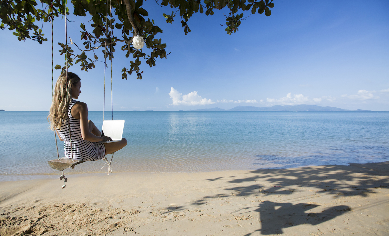 What Are the Top 10 Freelance Jobs That Allow You to Travel?