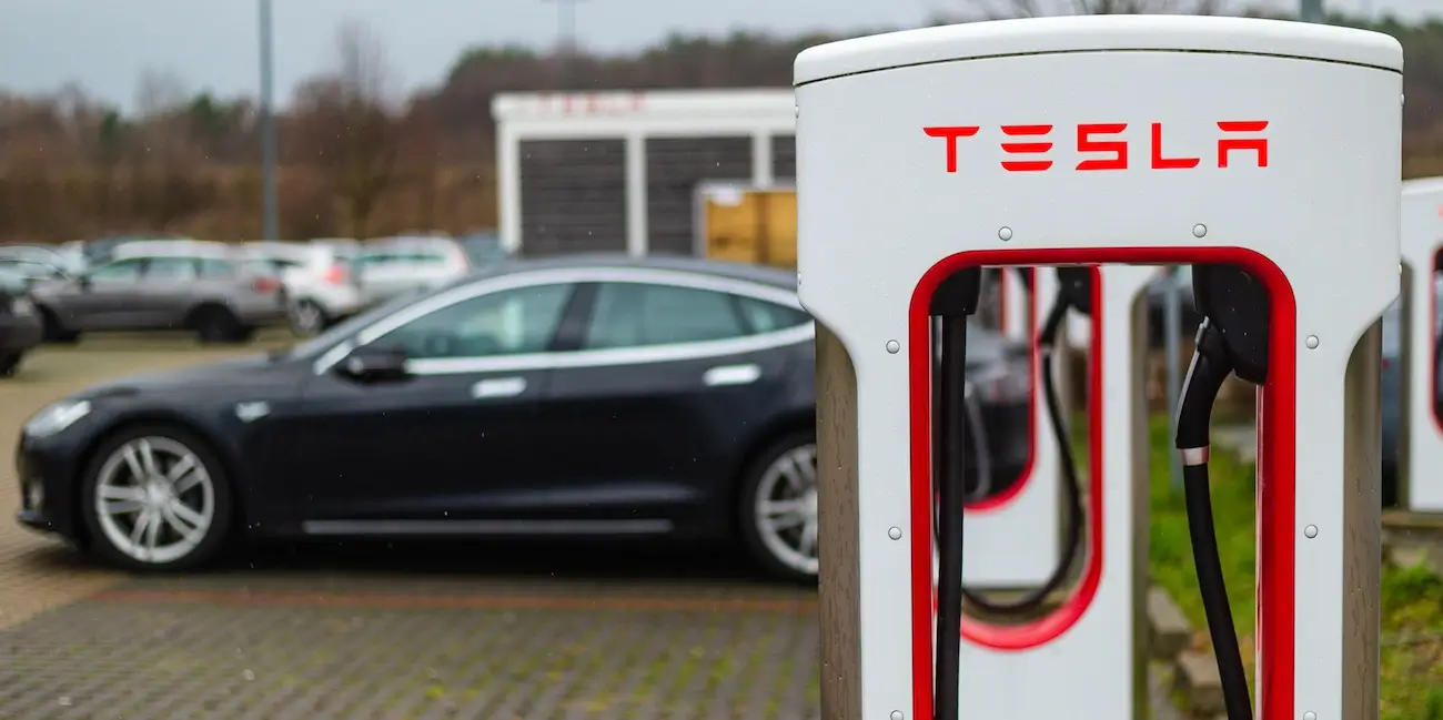 How does the electric car tax credit work?