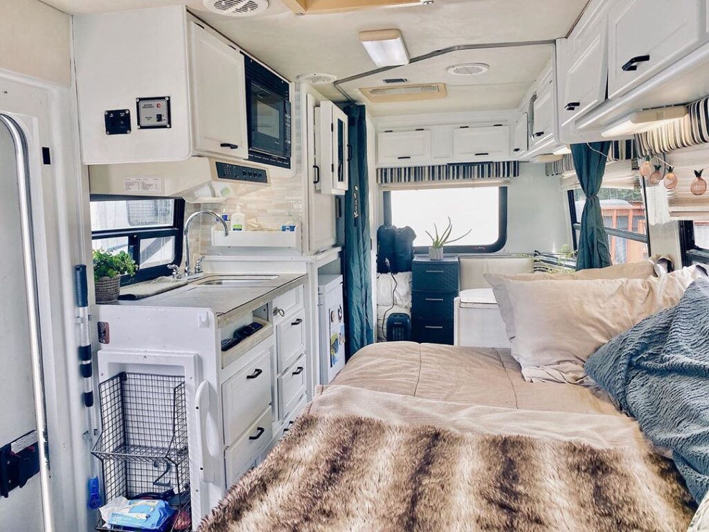 Chad and Ashley’s Awesome Modified 1999 Coachman Starflyte RV the van conversion guide e-book