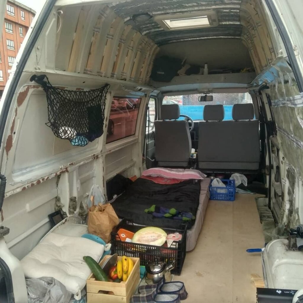 Iñigo’s Functional, Self-Converted Volkswagen T4 Fit for a Seasoned Vanlifer the van conversion guide e book