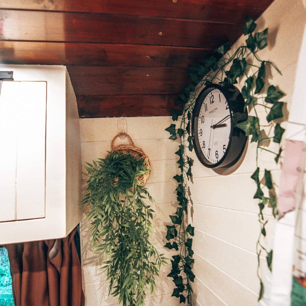 Peugeot van conversion decor