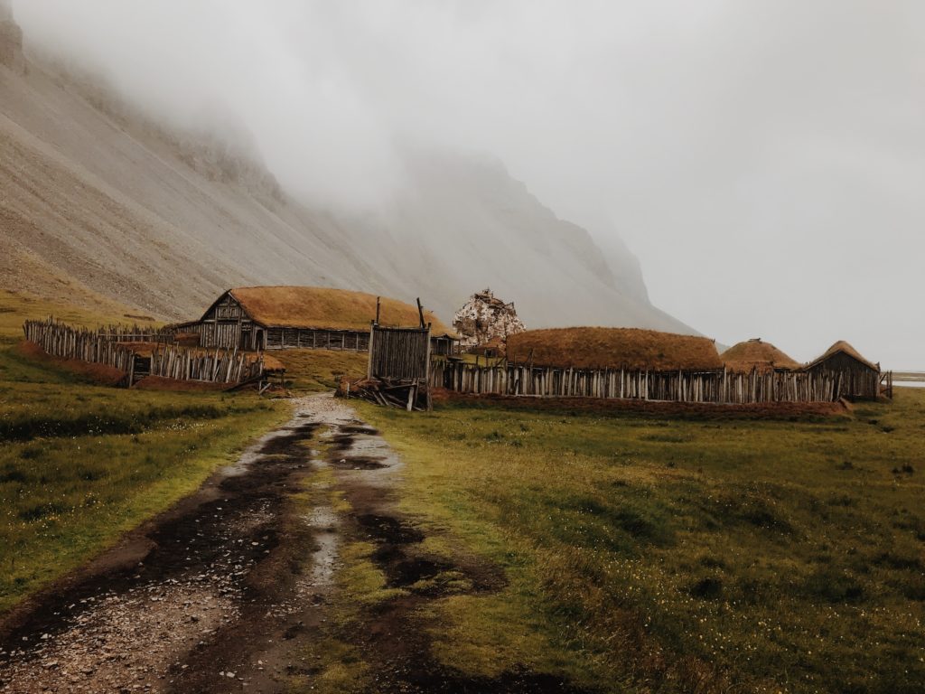 Petite maison campagnarde isolée
