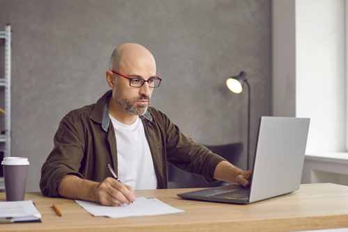 A Photo For a Blog Post About How To Tell The Difference Between Good & Bad Links