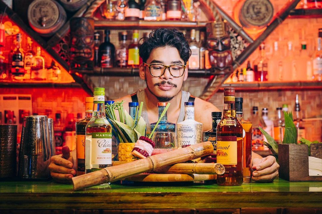 Beachcomber bartender making a drink