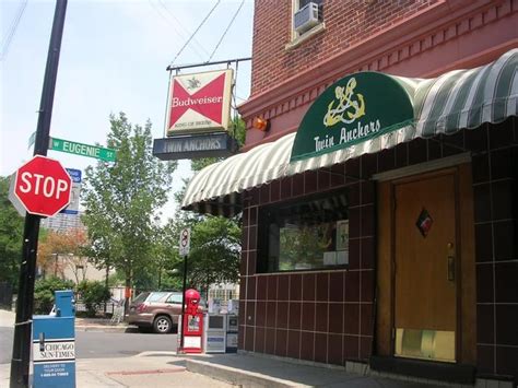 an image of Twin Anchor restaurant from the outside