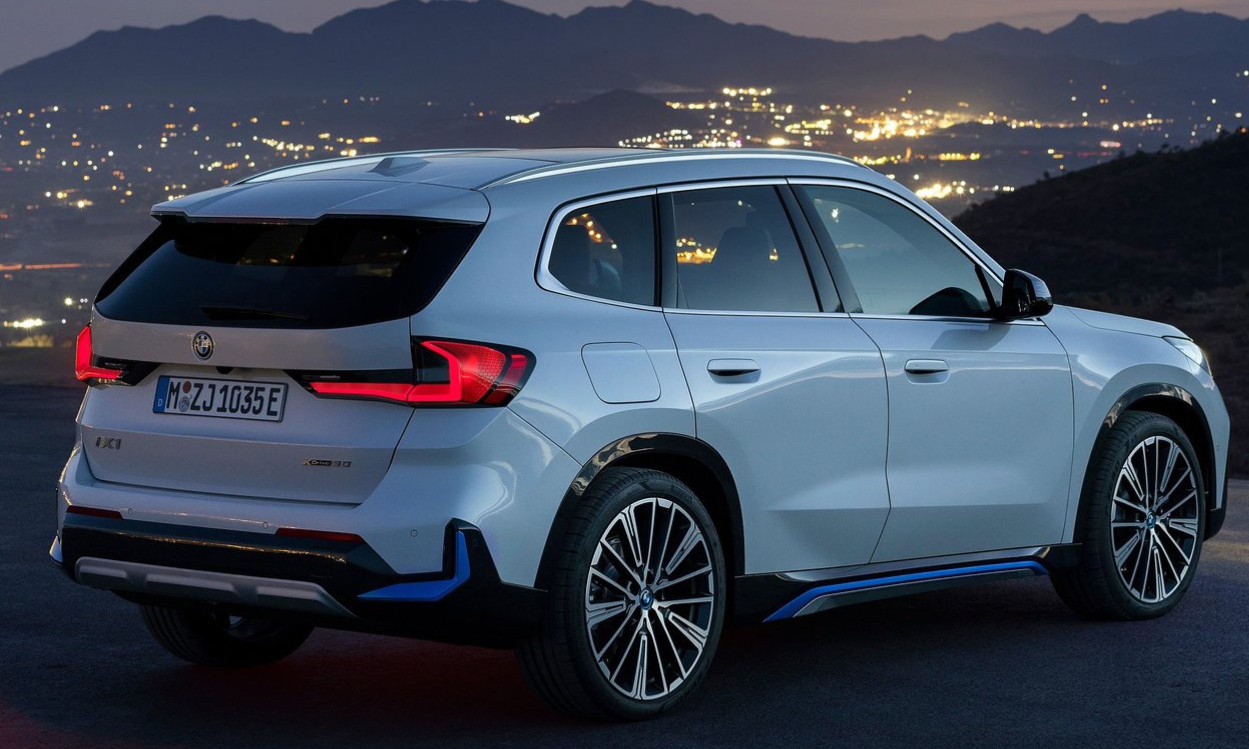 BMW iX1 xDrive 30 Fully charged – miniatyrbilde 3