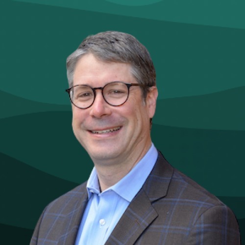 Doug Llewellyn headshot