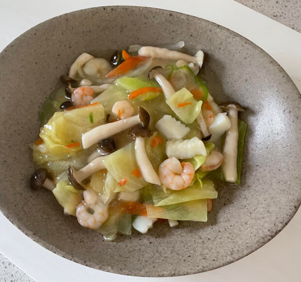 “パパっと餡かけ”シーフードミックスとカットぶなしめじで簡単に餡かけに。丼や麺と一緒に召し上がれ