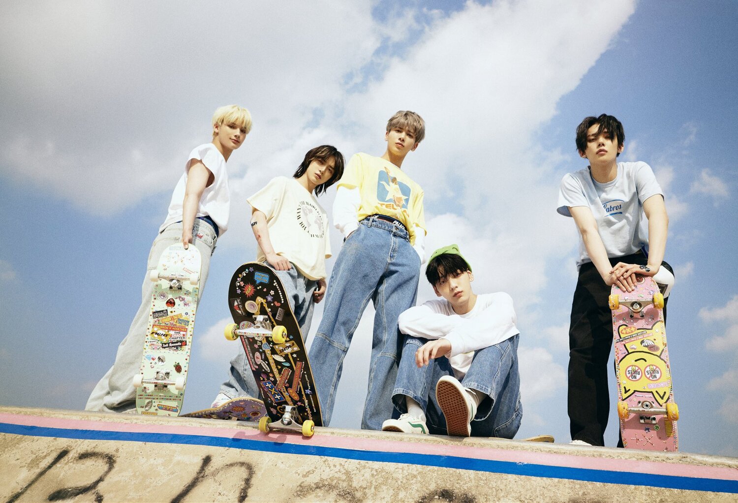 TOMORROW X TOGETHER for the ‘FIGHT Version’ of The Chaos Chapter: FIGHT OR ESCAPE. Photo copyright Big Hit Music & HYBE.