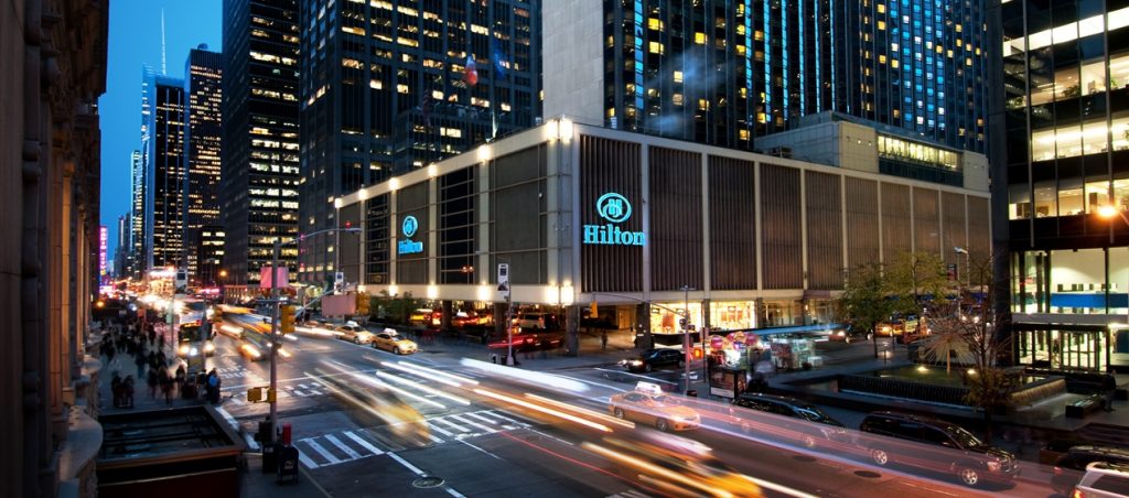 HH_exteriornighttime01_1270x560_FitToBoxSmallDimension_LowerCenter