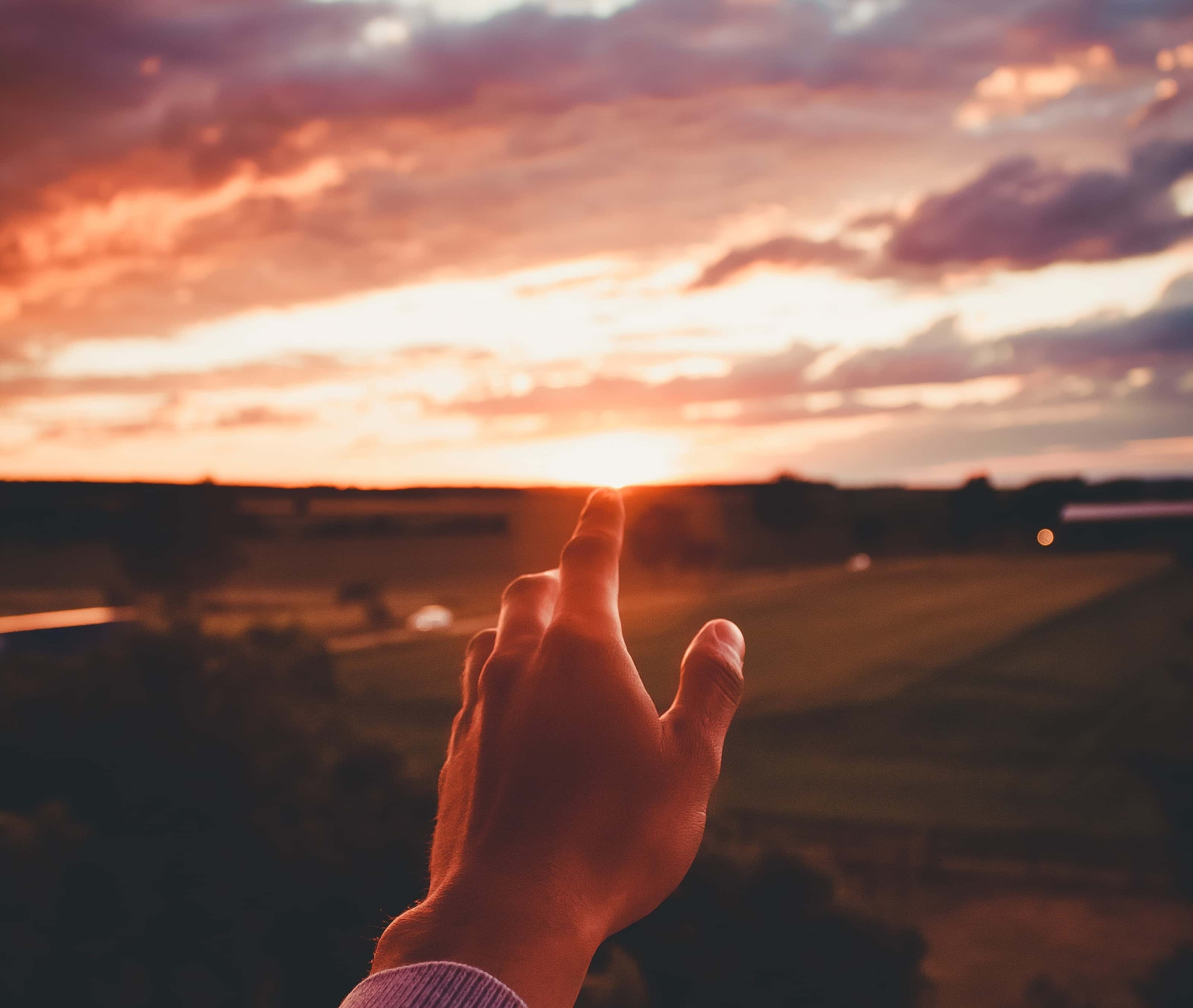 Надписи на джинсовке. Follow my heart обложка. Why, don't ask me why -eurythmics. Мужчина на качелях на бали. Why do you follow me.