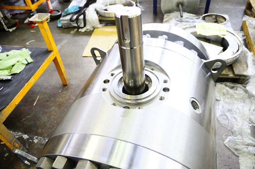 hydraulic cylinder spacer