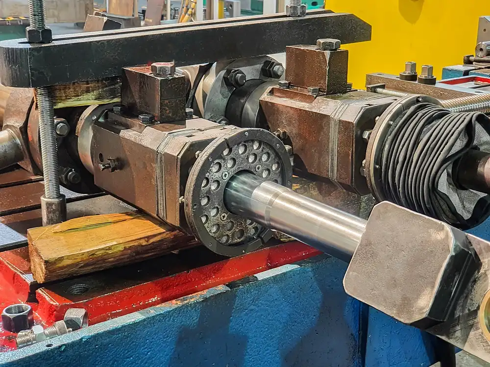 Preparing for Hydraulic Cylinder Disassembly