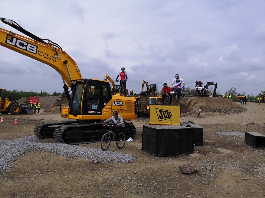 JCB X-SERIES DAYS