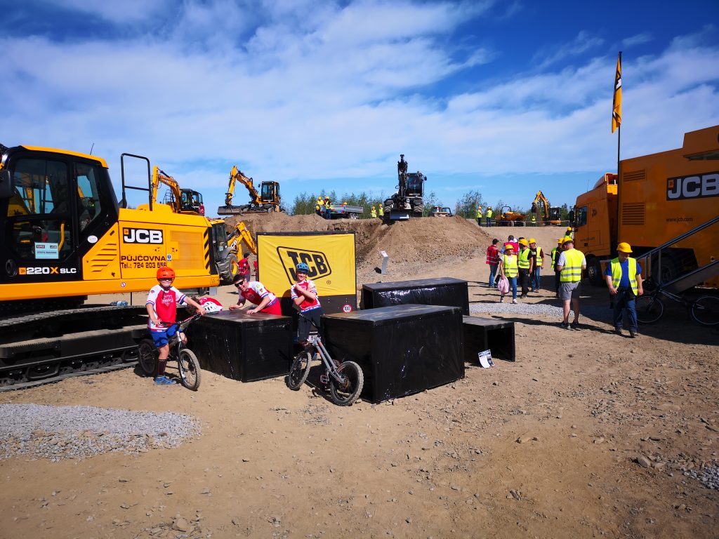 JCB X-SERIES DAYS