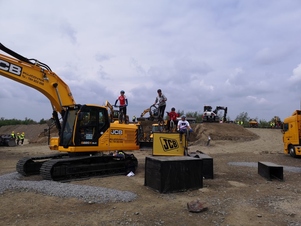 JCB X-SERIES DAYS
