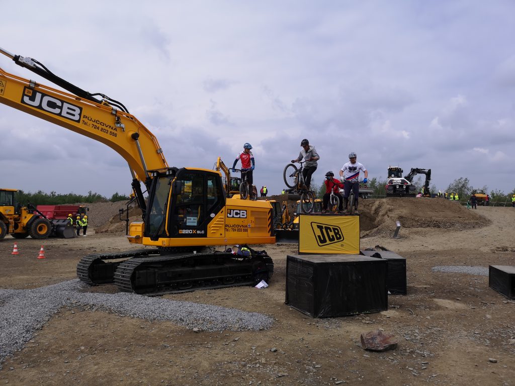 JCB X-SERIES DAYS