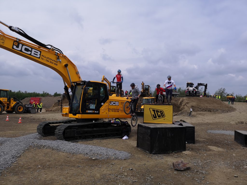 JCB X-SERIES DAYS