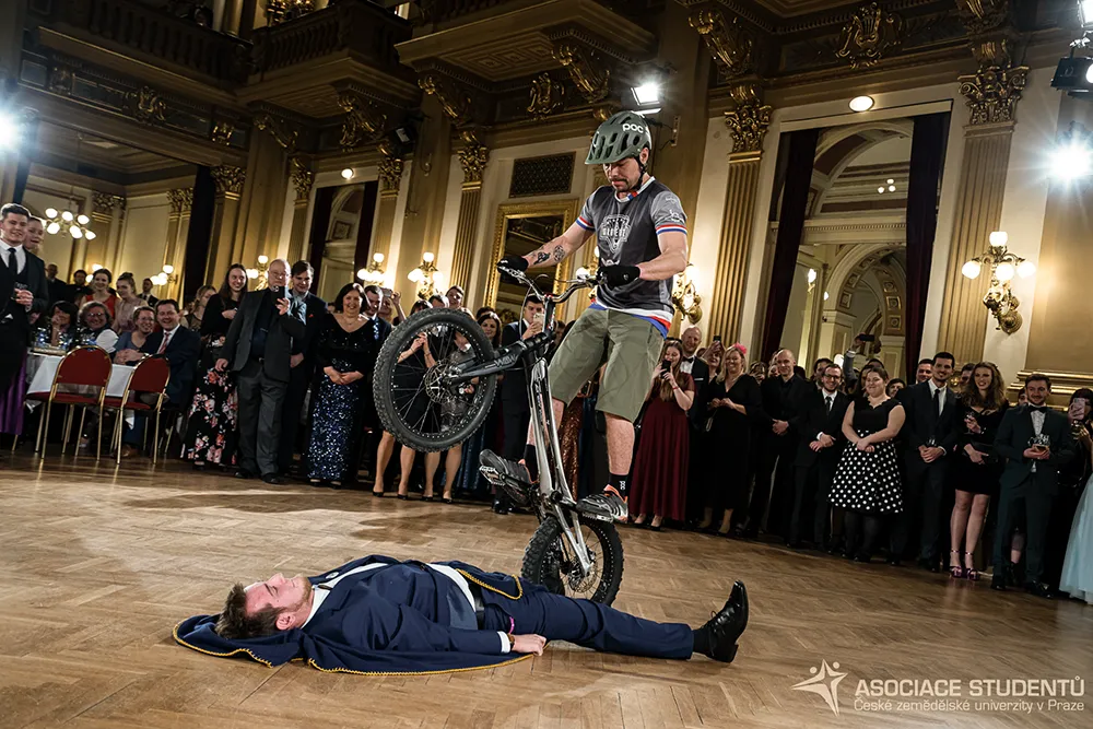 Exhibice ples Zemědělské university v Praze