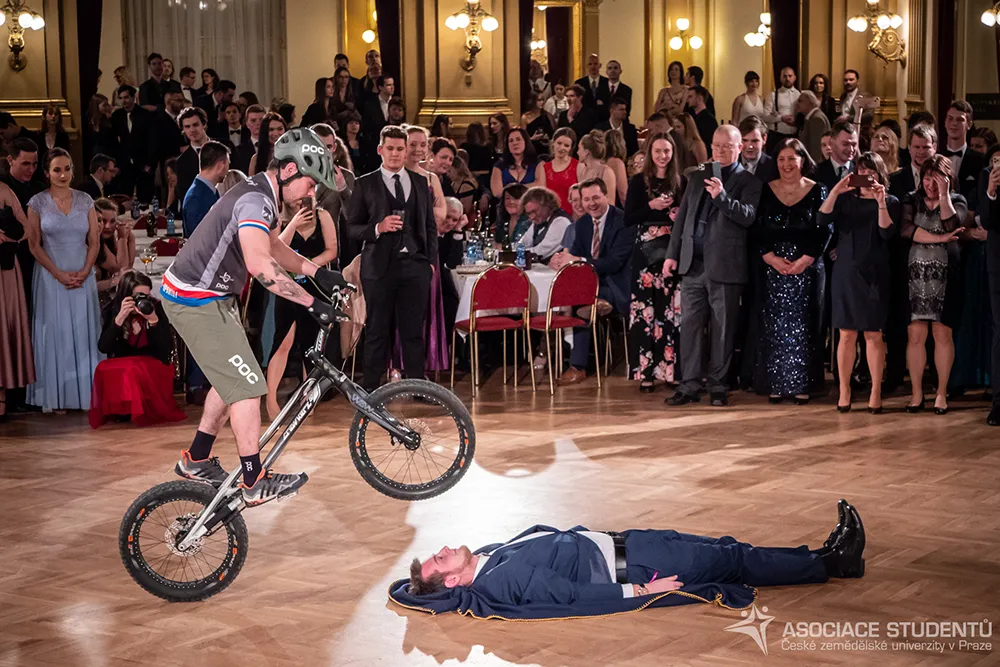 Exhibice ples Zemědělské university v Praze