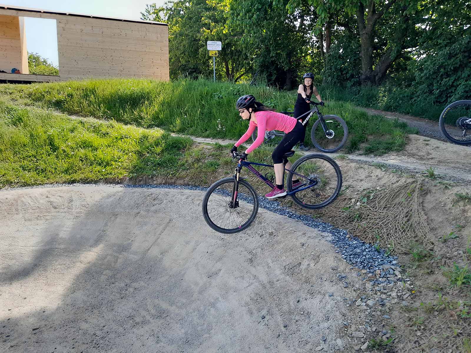 Campy Bikeskills a exhibice v lázních