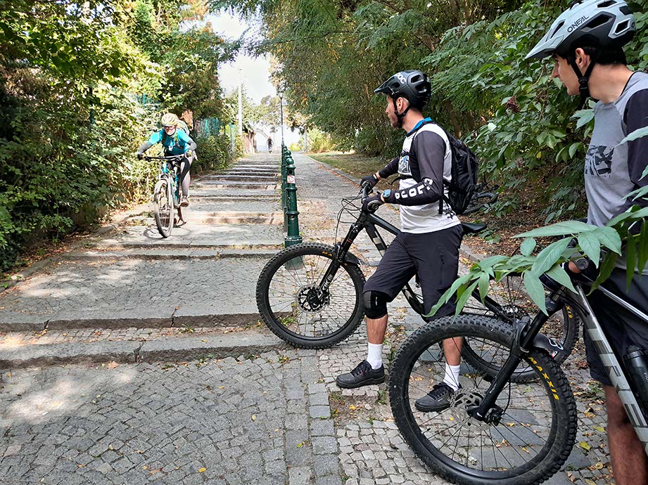 Trocha campu, závodění i exhibic