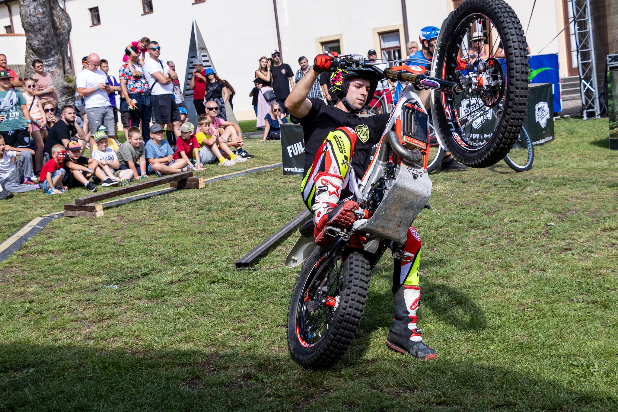 American cars and motorbikes meeting at Pacov Castle