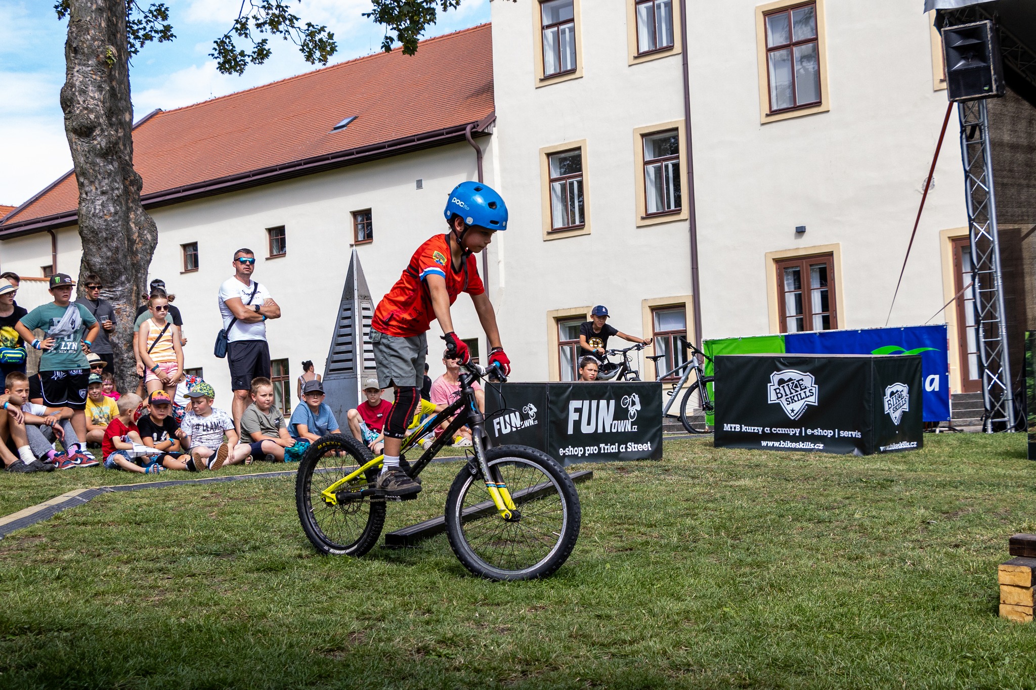 American cars and motorbikes meeting at Pacov Castle