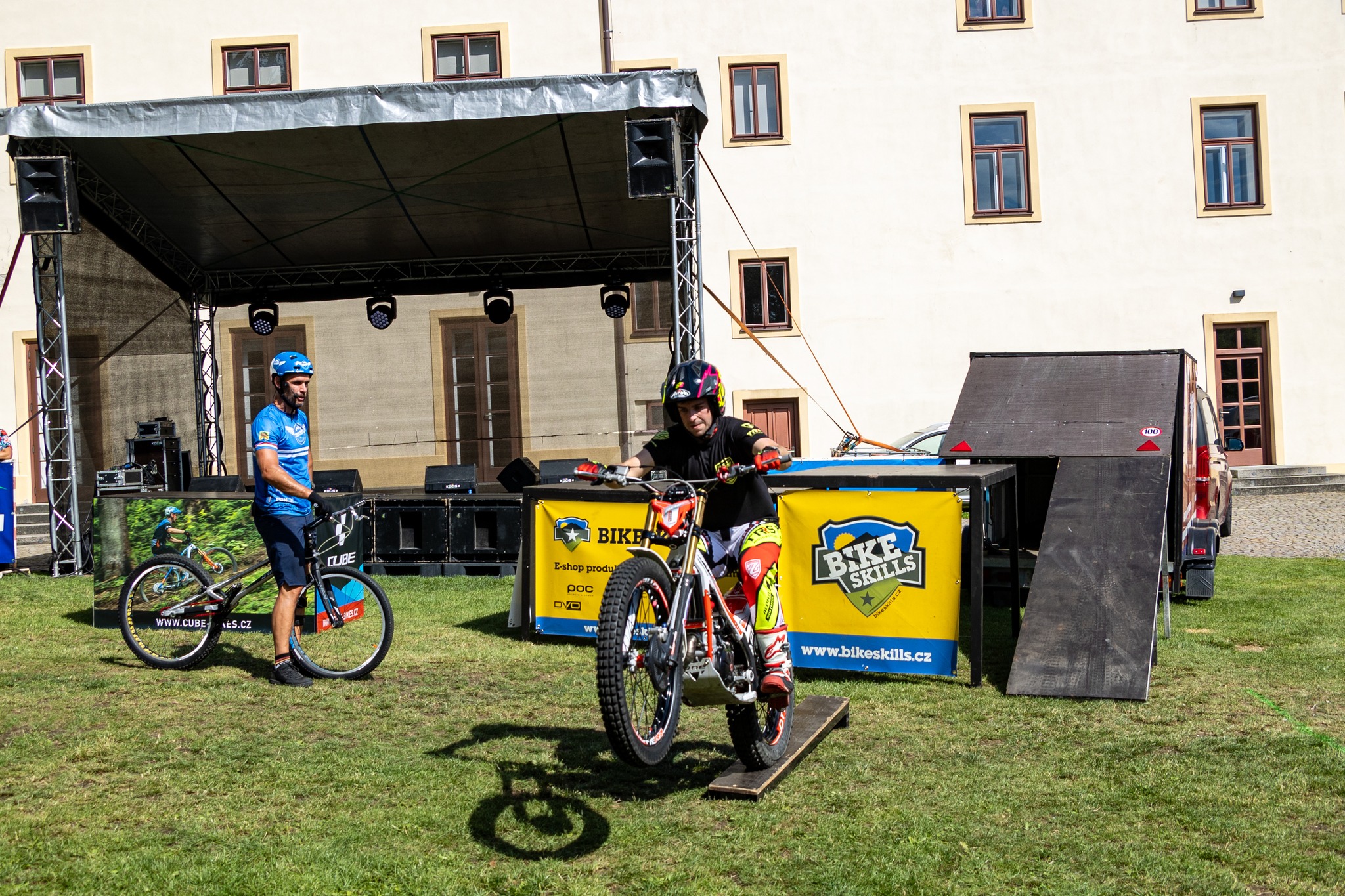 American cars and motorbikes meeting at Pacov Castle