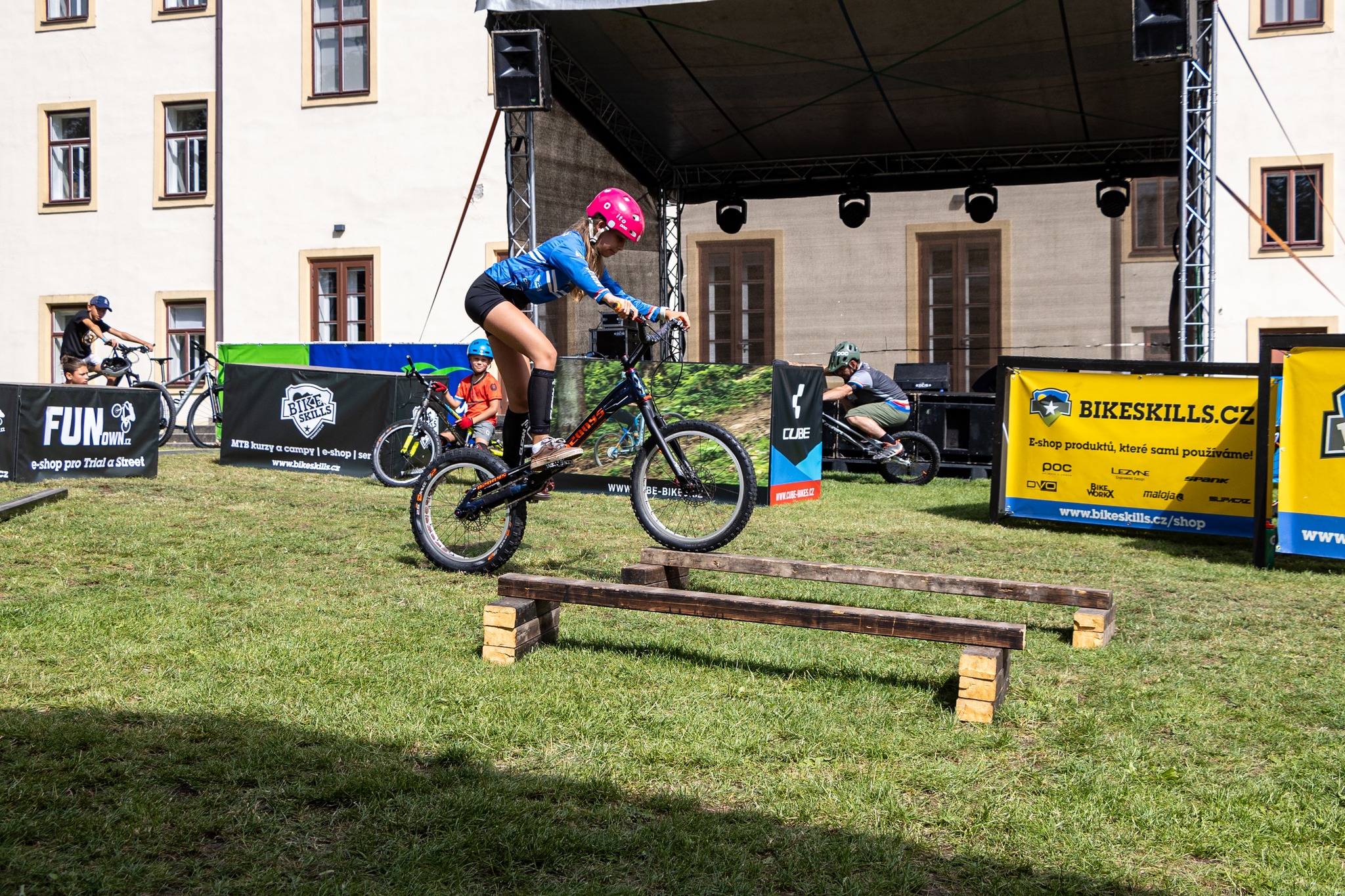 American cars and motorbikes meeting at Pacov Castle