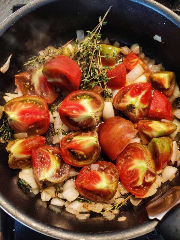 flan-de-courgette-au-curry-et-coulis-de-tomate-PImpUp