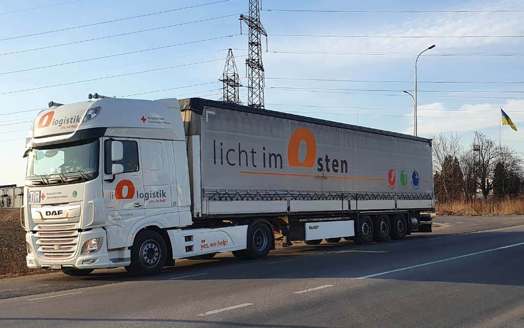 LIO Lastwagen transportiert Lebensmittel und Hilfsgüter in die Westukraine