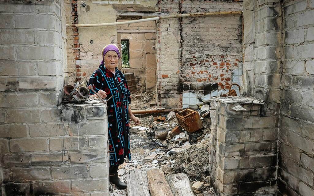 Zerstörtes Wohnhaus in der Ukraine
