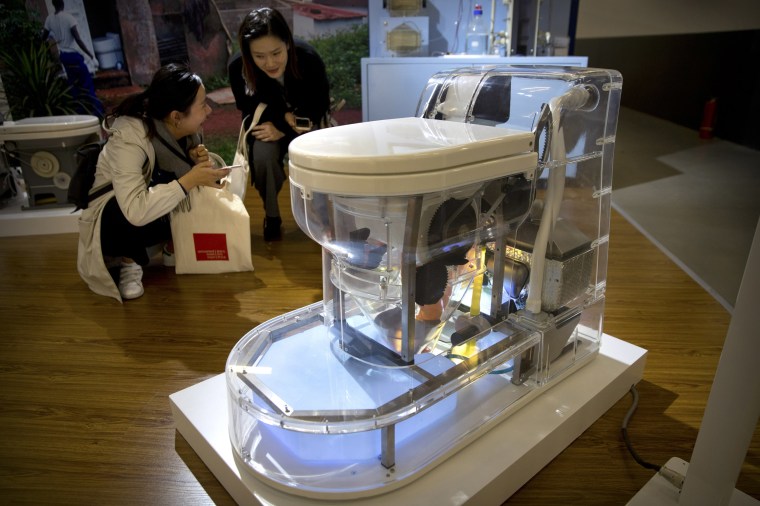 https://media-cldnry.s-nbcnews.com/image/upload/t_fit-760w,f_auto,q_auto:best/newscms/2018_49/2675486/181207-reinvented-toilet-al-1356.jpg