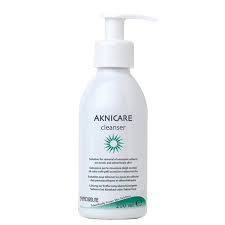Sữa rửa mặt cho da dầu mụn Aknicare Cleanser 200ml của Ý