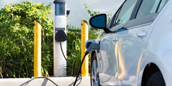 Les véhicules électriques neufs ou d’occasion, mis en circulation depuis le 1er janvier 2021, éligibles à une réduction de la prime d’assurance.