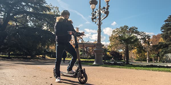 Le nombre d’accidents impliquant des trottinettes électriques a augmenté et nombreux sont les utilisateurs à ne pas être assurés. Les détails.