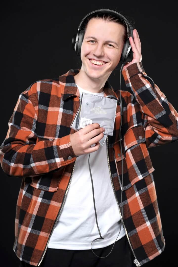 Photo of Stefan listening to music