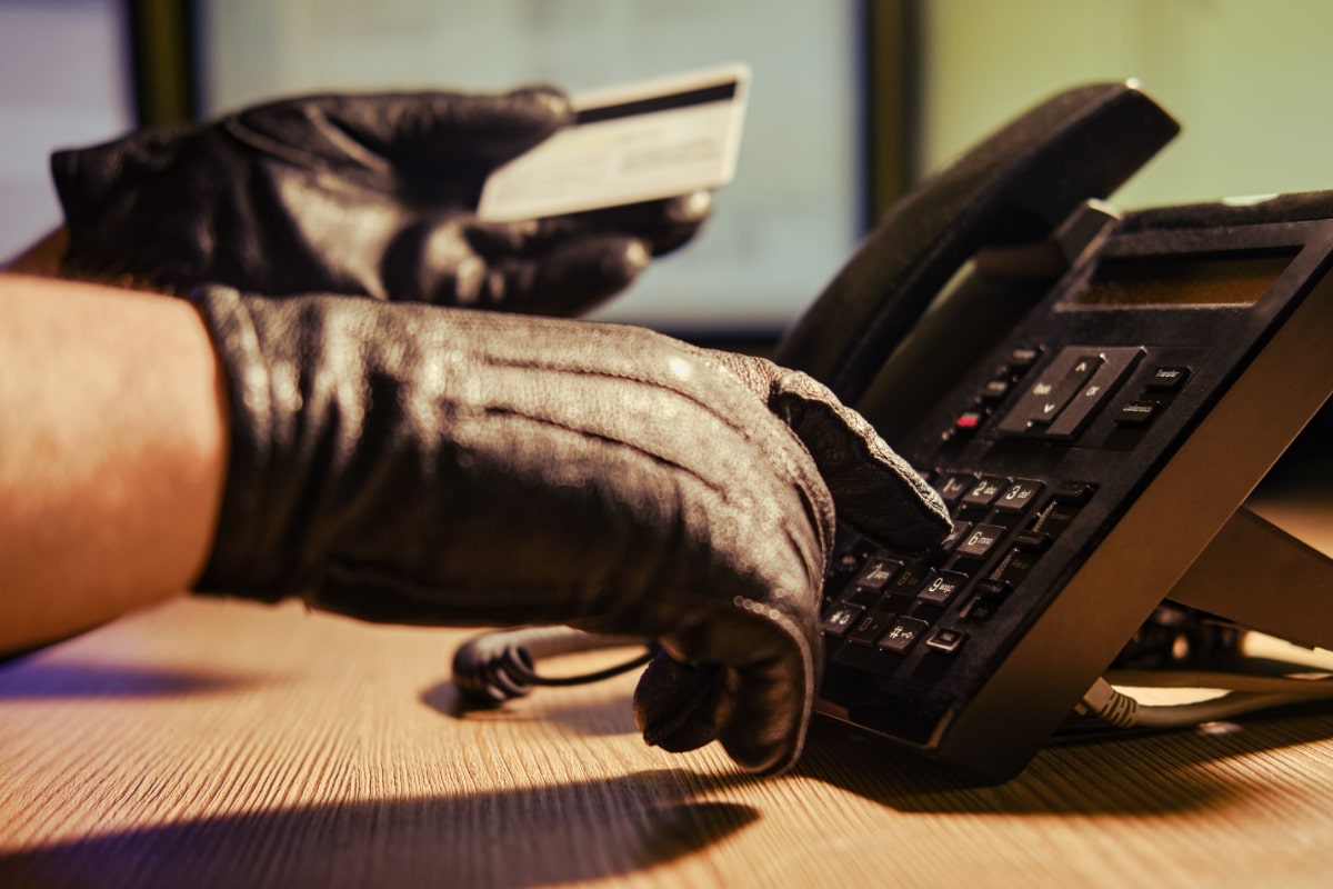 “Met de cybercrimineel, waar kunnen we u mee helpen?”