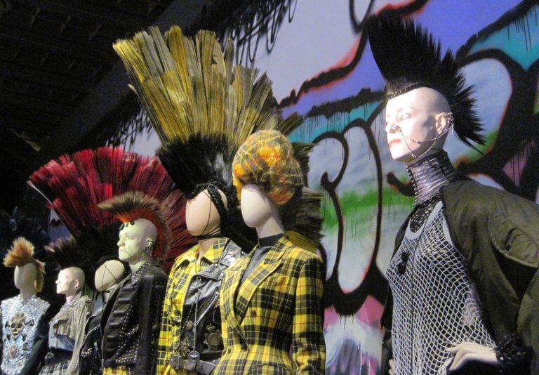 Le punk vu par les grands couturiers