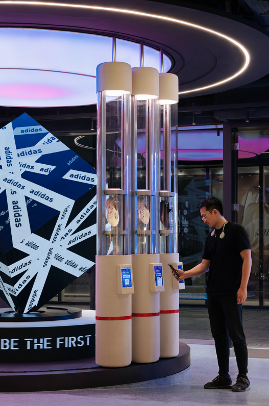 Installations AR au Adidas Beijing Store - Adidas via Designboom