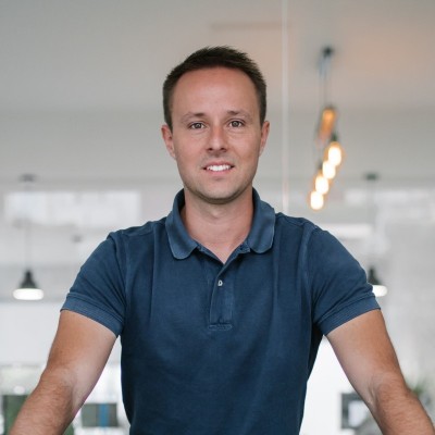 André