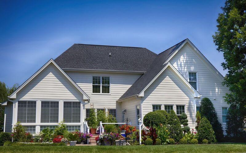 Maintained white exterior paint job.