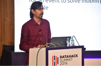 Local team talking in Datahack summit.