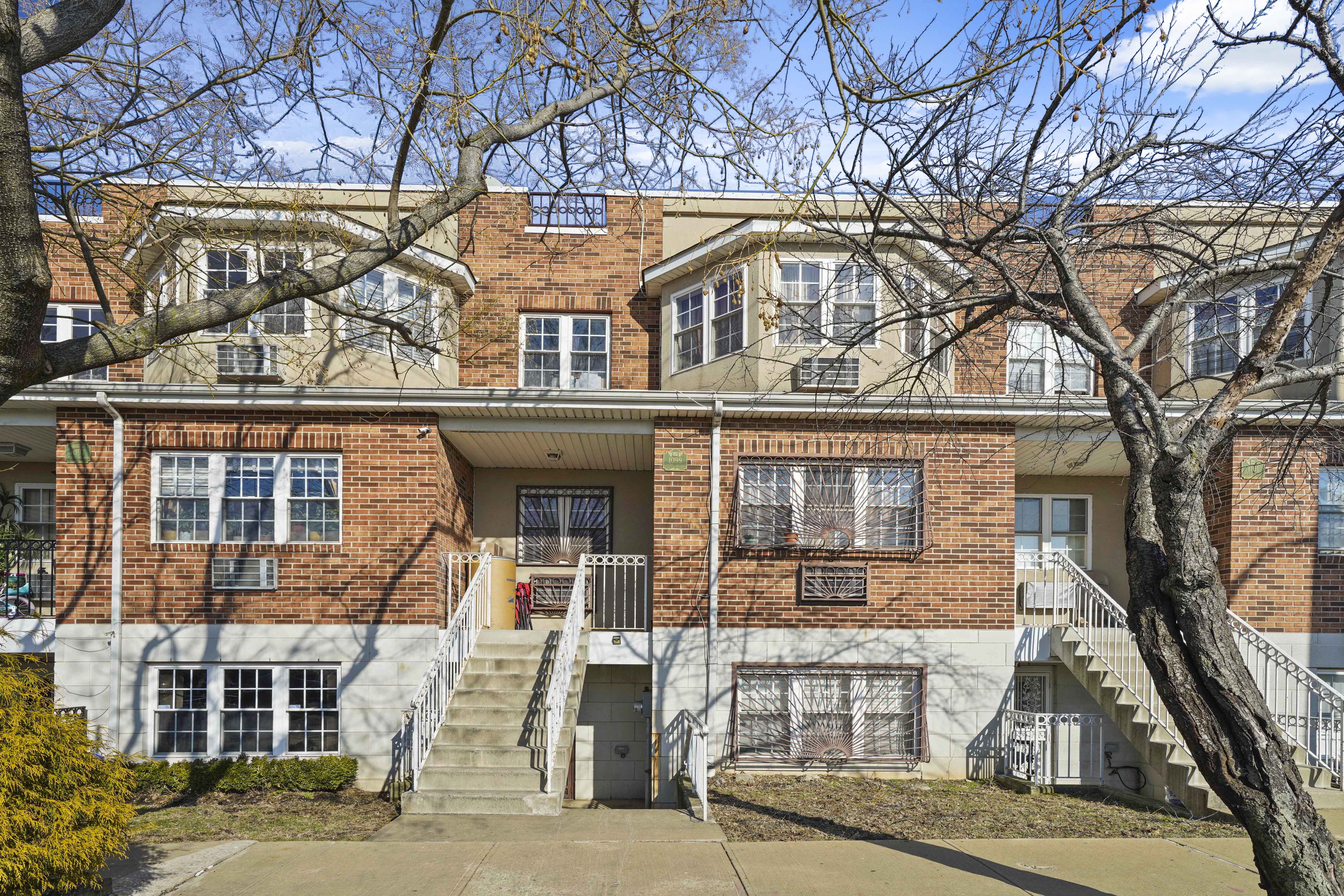 1099 Grant Ave Brooklyn, NY 11208