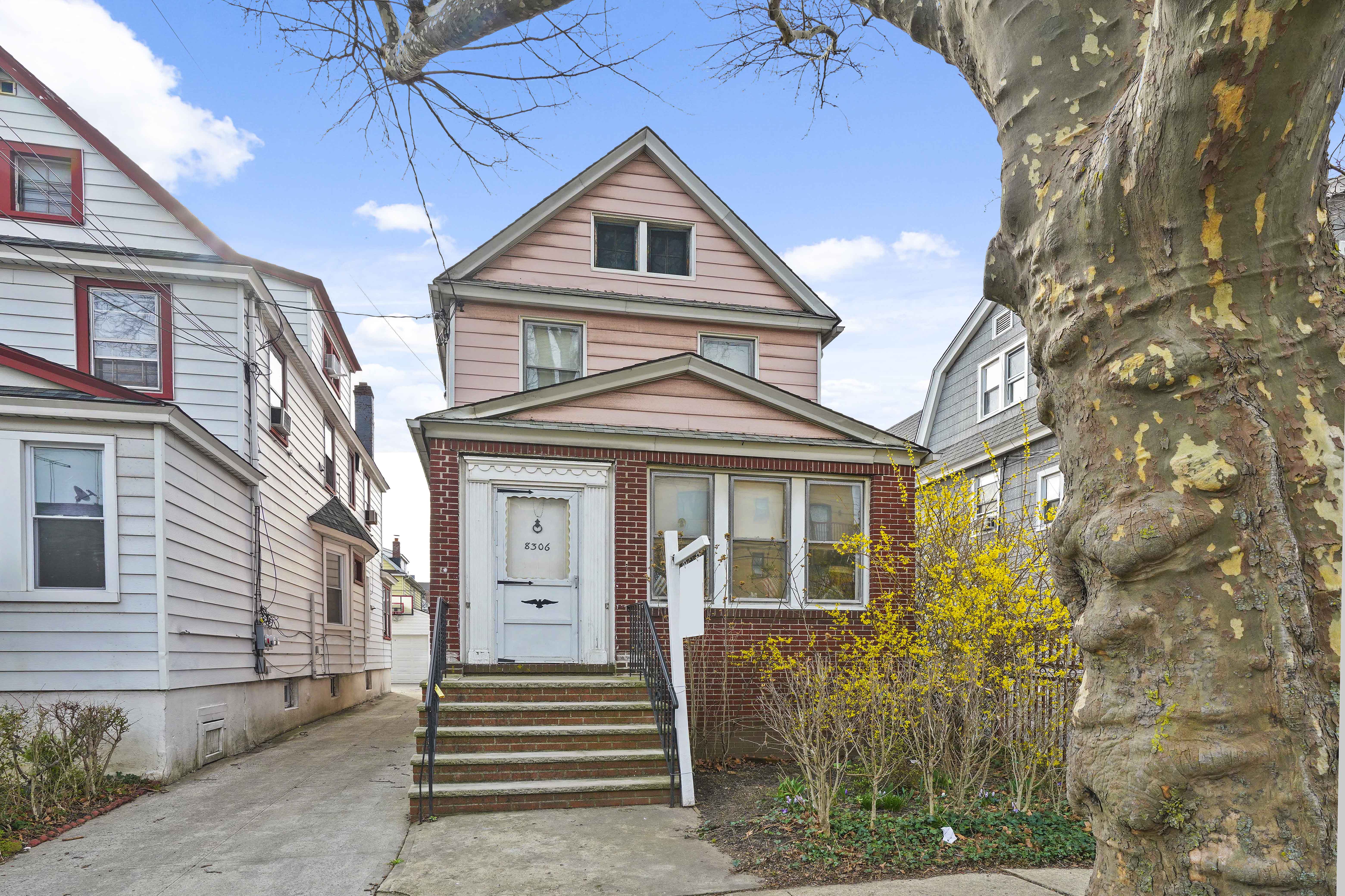 83-06 Dongan Ave Elmhurst, NY 11373