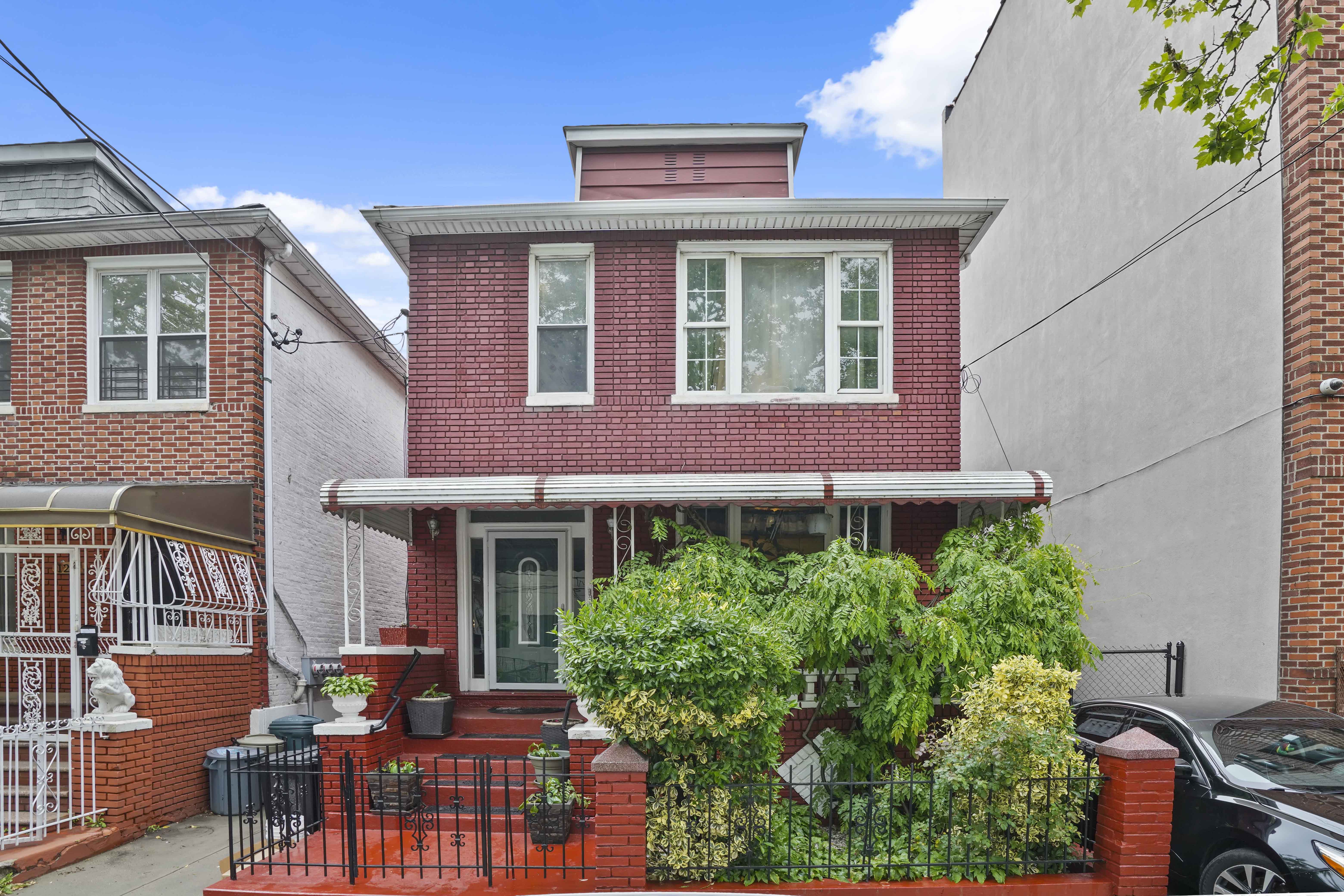 127 E 54th St Brooklyn, NY 11203